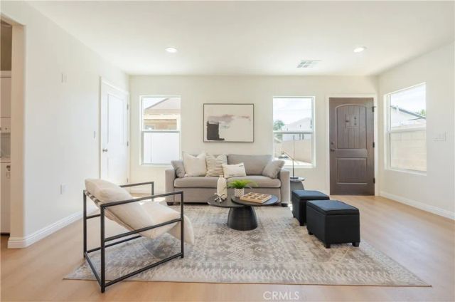 13463 Brownell, San Fernando, CA 91340