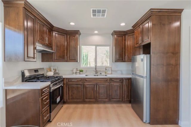 13463 Brownell, San Fernando, CA 91340