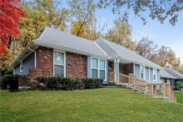 517 N Clayview Drive, Liberty, MO 64068