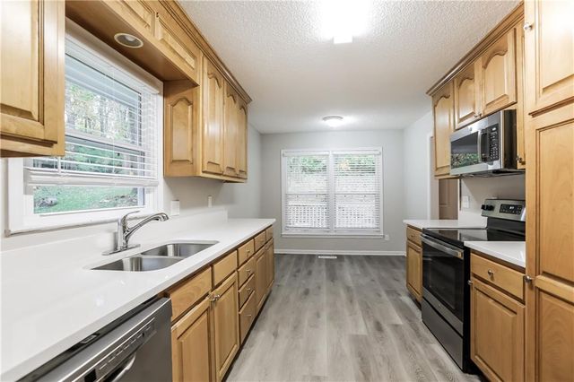 517 N Clayview Drive, Liberty, MO 64068