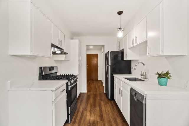 1331 S Finley Road 104, Lombard, IL 60148