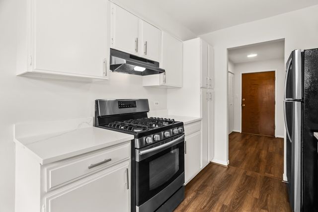 1331 S Finley Road 104, Lombard, IL 60148