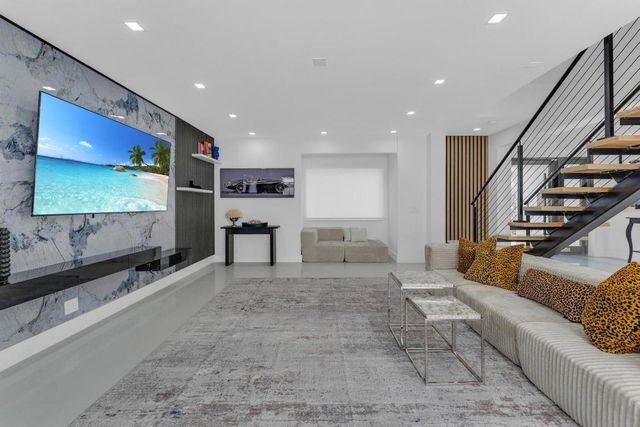 2724 N Ocean Boulevard, Fort Lauderdale, FL 33308