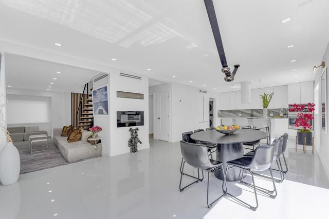 2724 N Ocean Boulevard, Fort Lauderdale, FL 33308