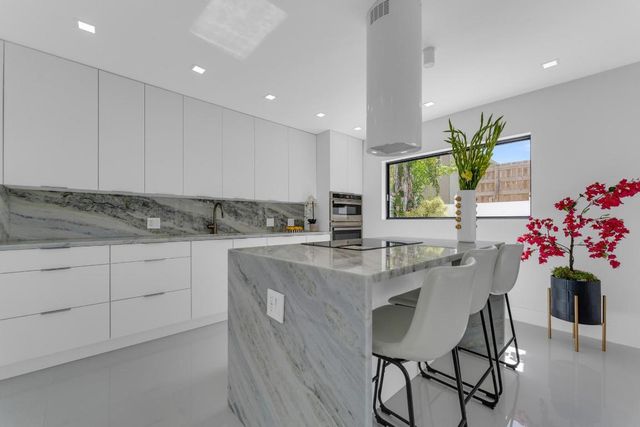 2724 N Ocean Boulevard, Fort Lauderdale, FL 33308