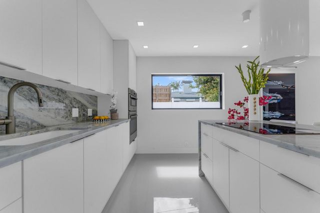 2724 N Ocean Boulevard, Fort Lauderdale, FL 33308