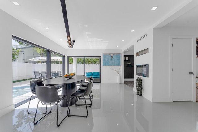 2724 N Ocean Boulevard, Fort Lauderdale, FL 33308