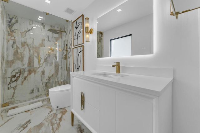 2724 N Ocean Boulevard, Fort Lauderdale, FL 33308