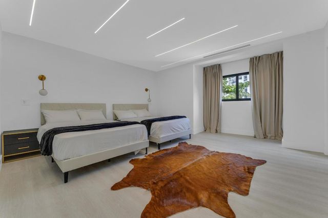 2724 N Ocean Boulevard, Fort Lauderdale, FL 33308