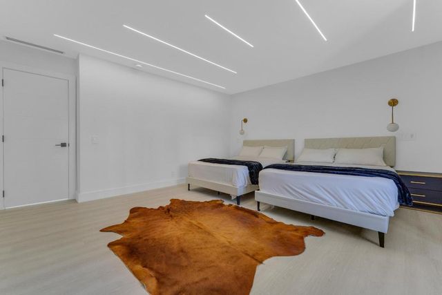 2724 N Ocean Boulevard, Fort Lauderdale, FL 33308