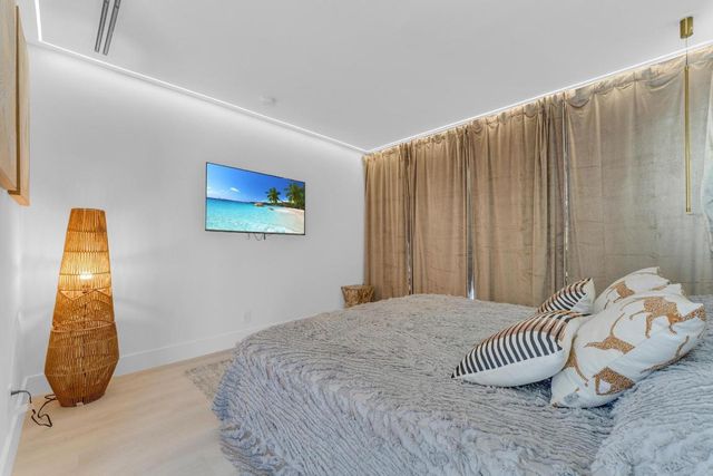 2724 N Ocean Boulevard, Fort Lauderdale, FL 33308