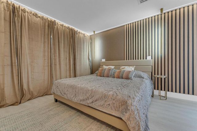 2724 N Ocean Boulevard, Fort Lauderdale, FL 33308