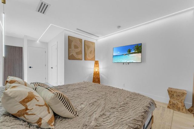 2724 N Ocean Boulevard, Fort Lauderdale, FL 33308