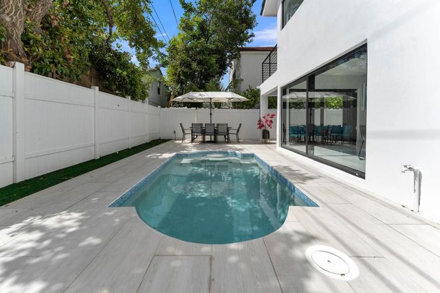 2724 N Ocean Boulevard, Fort Lauderdale, FL 33308