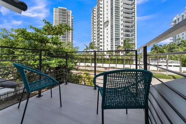 2724 N Ocean Boulevard, Fort Lauderdale, FL 33308