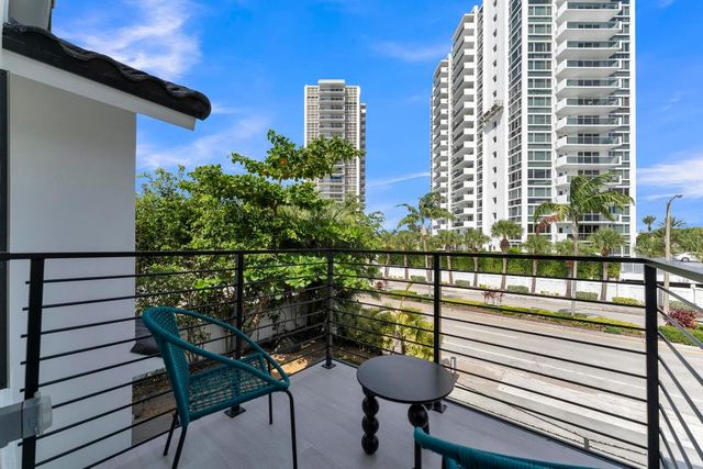 2724 N Ocean Boulevard, Fort Lauderdale, FL 33308