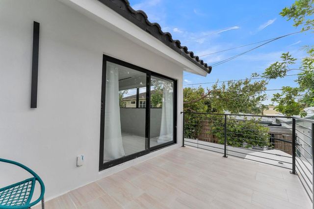 2724 N Ocean Boulevard, Fort Lauderdale, FL 33308