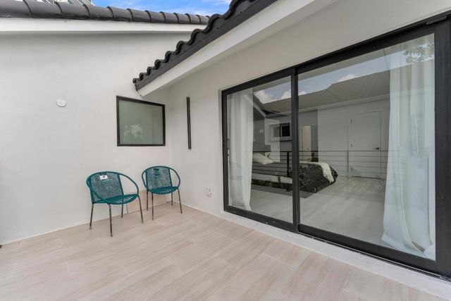 2724 N Ocean Boulevard, Fort Lauderdale, FL 33308