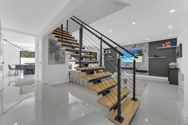 2724 N Ocean Boulevard, Fort Lauderdale, FL 33308