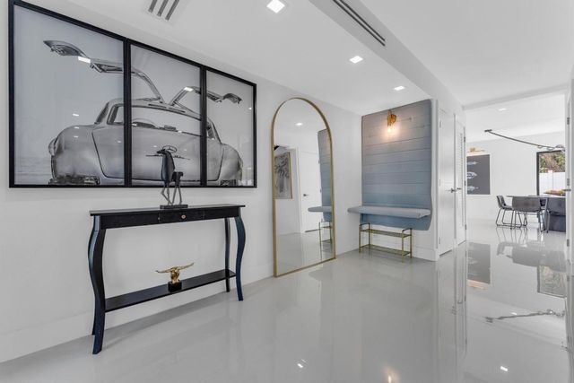 2724 N Ocean Boulevard, Fort Lauderdale, FL 33308