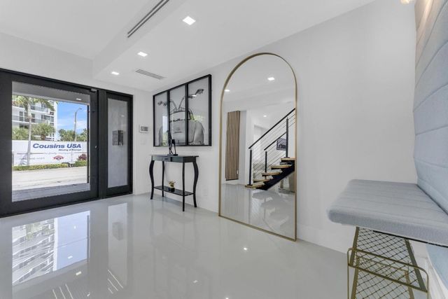 2724 N Ocean Boulevard, Fort Lauderdale, FL 33308