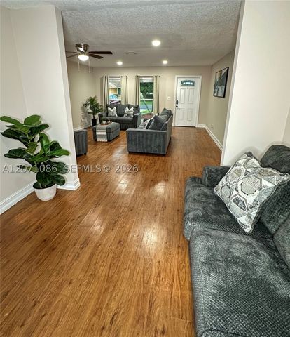 177 Dove Cir, Royal Palm Beach, FL 33411