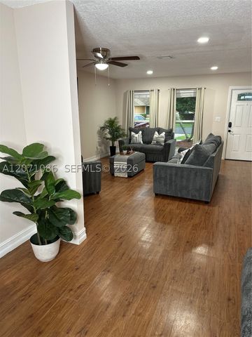 177 Dove Cir, Royal Palm Beach, FL 33411