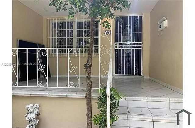800 SW 25th Road, Miami, FL 33129