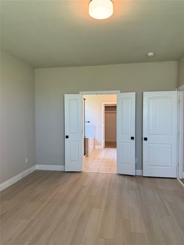 7308 Roaring Springs Road, Arlington, TX 76002