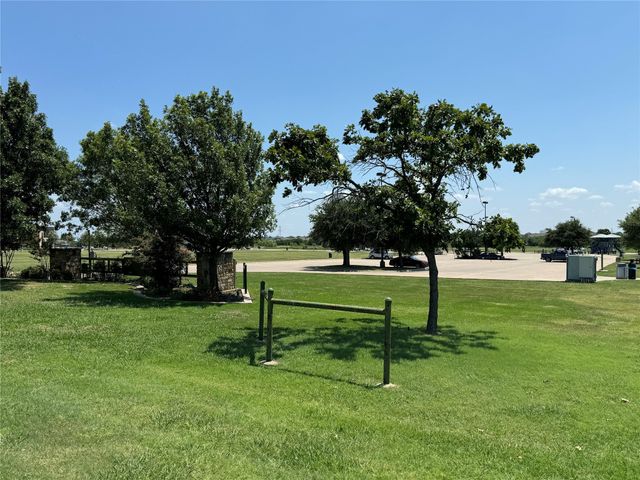 7308 Roaring Springs Road, Arlington, TX 76002