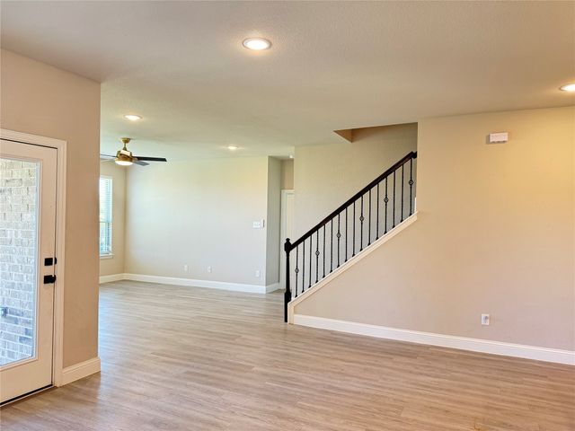 7308 Roaring Springs Road, Arlington, TX 76002