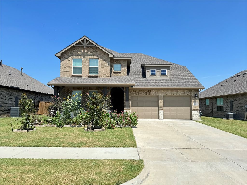 7308 Roaring Springs Road, Arlington, TX 76002