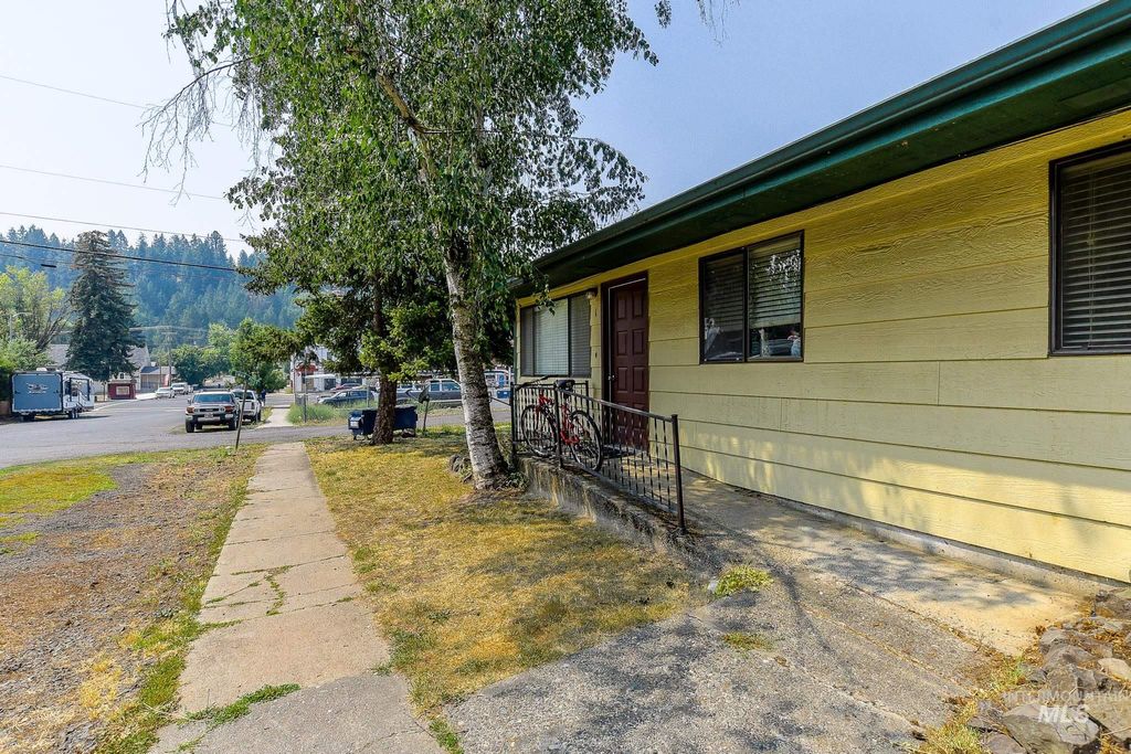 107 6th St, Troy, ID 83871 photo 4