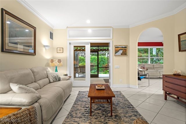 2440 River Reach DR, Naples, FL 34104