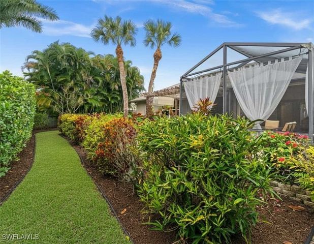 2440 River Reach DR, Naples, FL 34104
