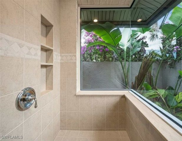 2440 River Reach DR, Naples, FL 34104