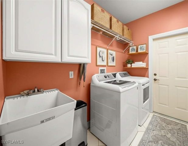 2440 River Reach DR, Naples, FL 34104