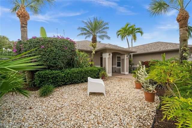 2440 River Reach DR, Naples, FL 34104