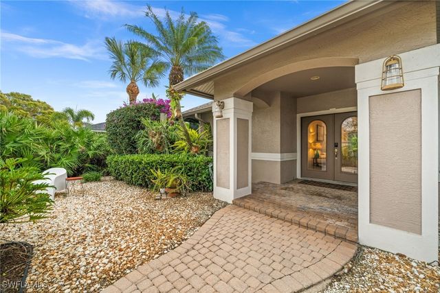 2440 River Reach DR, Naples, FL 34104