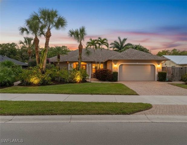 2440 River Reach DR, Naples, FL 34104