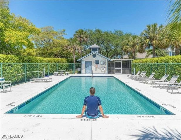 2440 River Reach DR, Naples, FL 34104