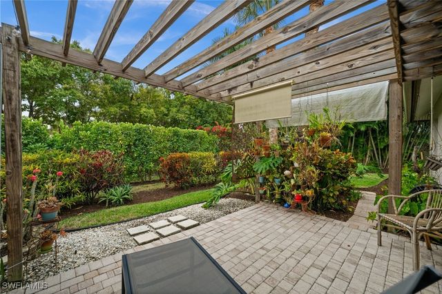2440 River Reach DR, Naples, FL 34104