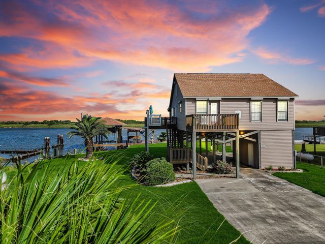 1301 N Monkhouse Drive, Crystal Beach, TX 77650