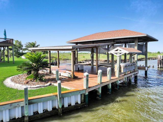 1301 N Monkhouse Drive, Crystal Beach, TX 77650