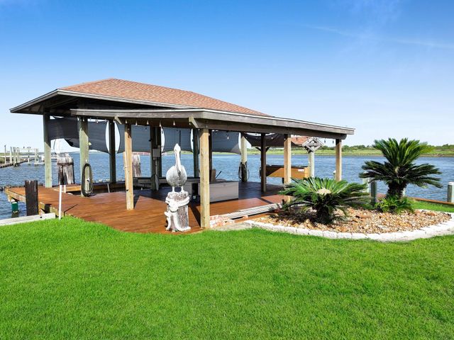 1301 N Monkhouse Drive, Crystal Beach, TX 77650