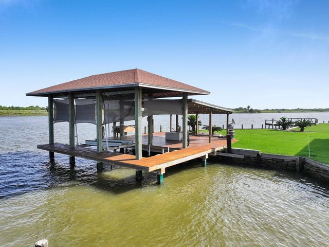 1301 N Monkhouse Drive, Crystal Beach, TX 77650