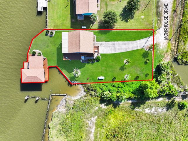 1301 N Monkhouse Drive, Crystal Beach, TX 77650