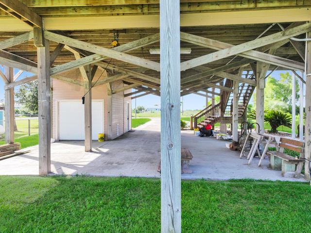 1301 N Monkhouse Drive, Crystal Beach, TX 77650