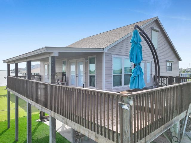 1301 N Monkhouse Drive, Crystal Beach, TX 77650
