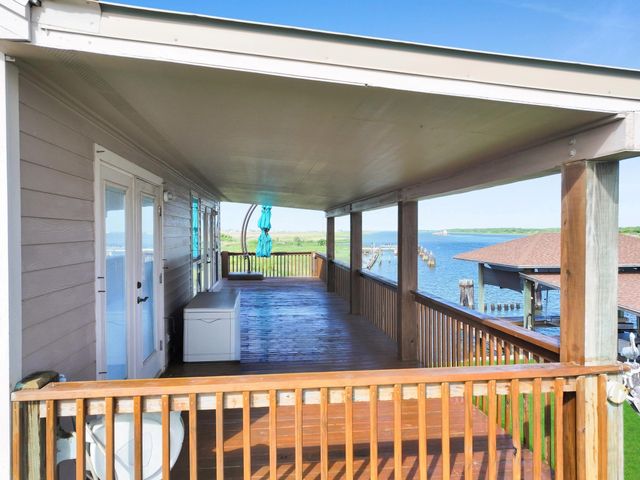 1301 N Monkhouse Drive, Crystal Beach, TX 77650